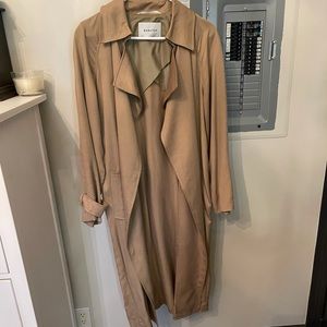 Babaton trench coat as seen on Megan Markle
